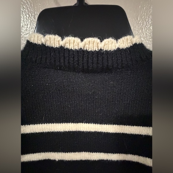 Black and White Striped Women's Sweater (Great condition) - Picture 9 of 9